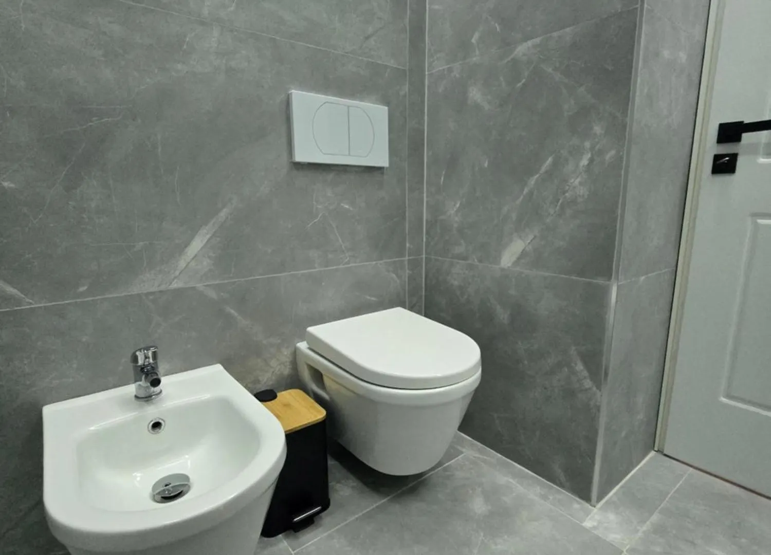 Blue Opal Apartament Kashar 0*,  Albania