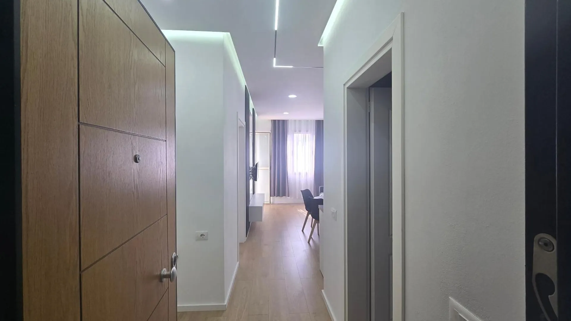 Blue Opal Apartament Kashar 0*,  Albania